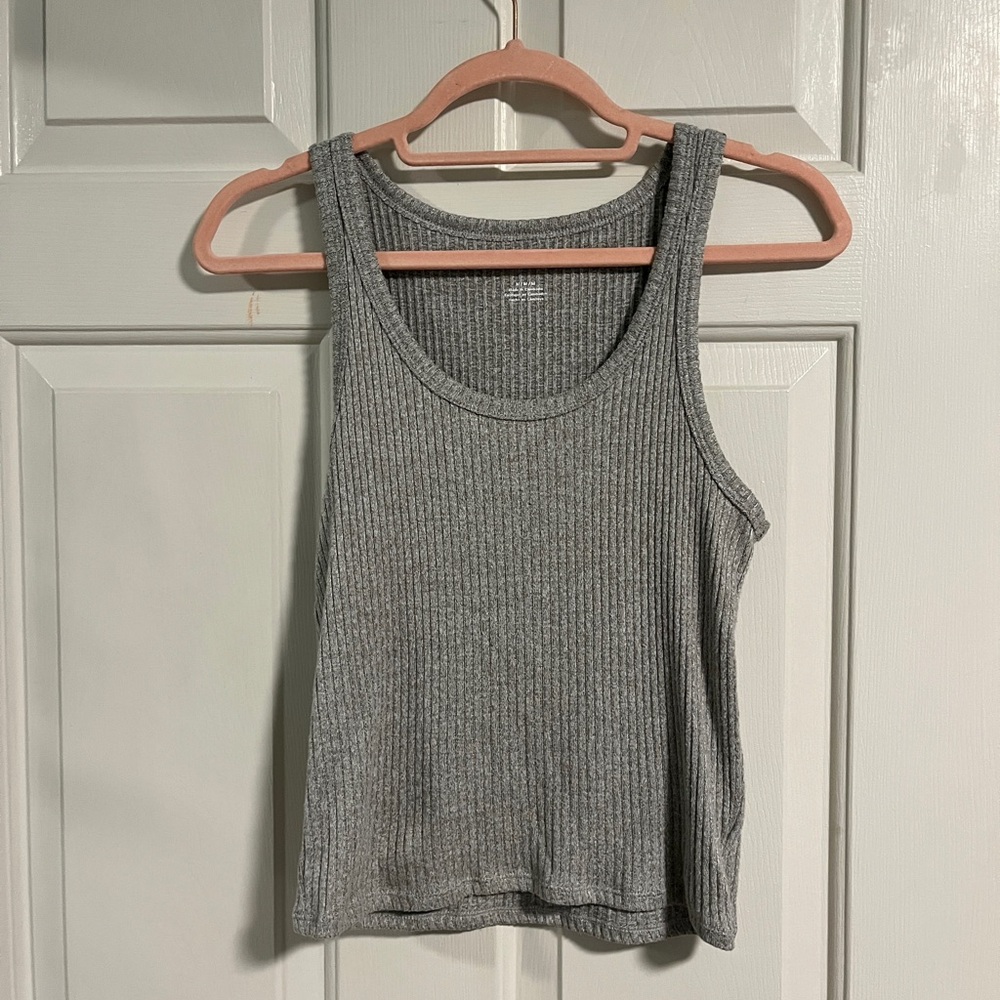 GREAT CONDITION- Scoop neck grey tank top!